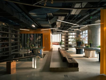 The Landscape of Consumerism：889GLO Art Space
